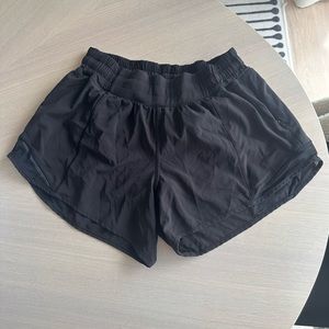 Lululemon Hotty High High-Rise Lined Short 4” - Size 6 Tall